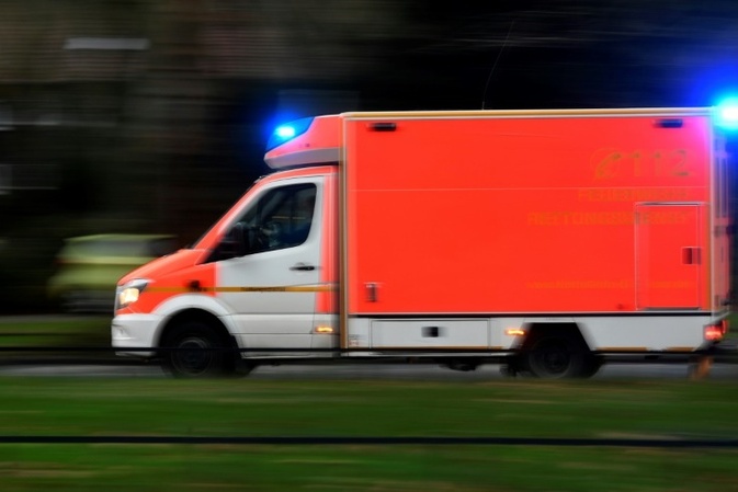 Unfall zwischen Krankenfahrstuhl und Auto: 60-Jähriger stirbt in Wilhelmshaven