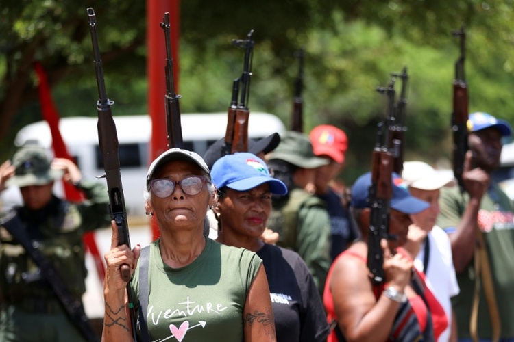 Spannungen mit USA: Venezuela hält Militärtraining für Zivilisten ab