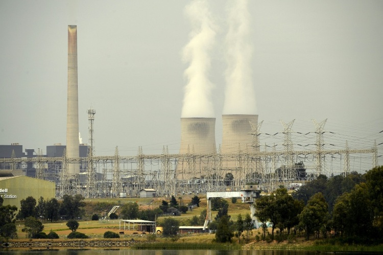 Studie: Klimaschutzzusagen und Nutzung fossiler Energien klaffen weiter auseinander