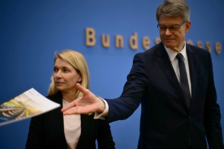Verkehrsminister verspricht 