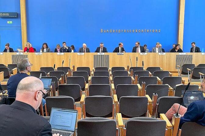 Bundesregierung will Trump-Lob nicht bewerten