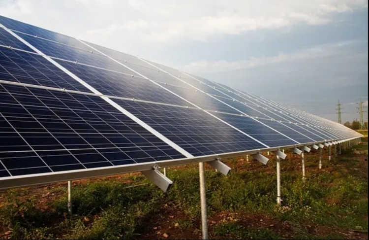 Die Energiewende beginnt hier: Wie Unisource Ihre Industrie, Energieversorger und Investoren sicher 