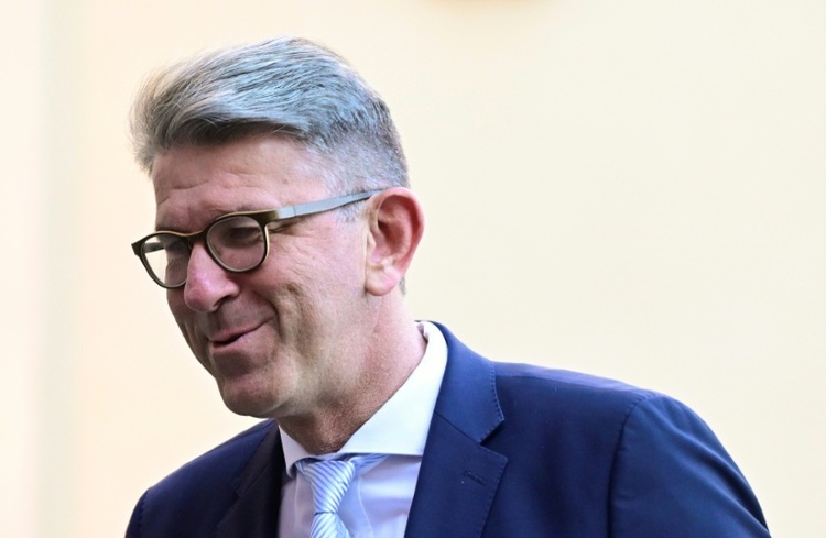 Kulturstaatsminister Weimer: Jahrestag von Hamas-Angriff als Trauertag respektieren