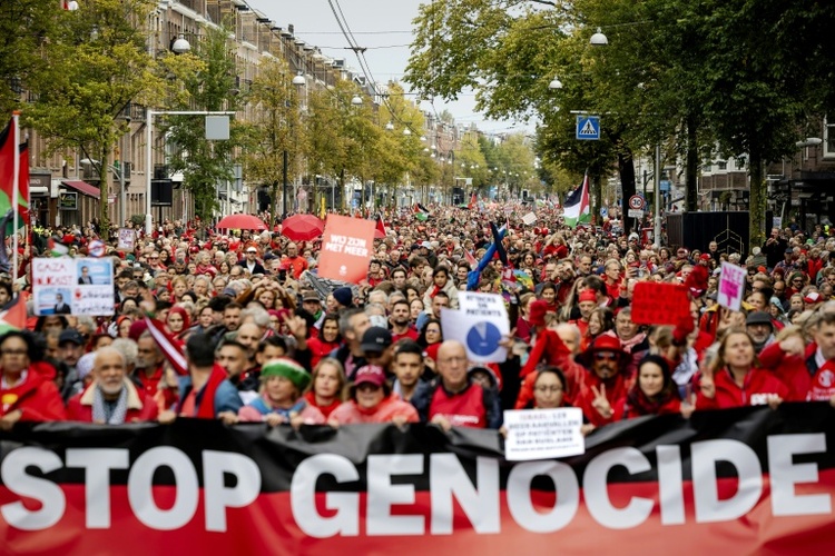 Zehntausende demonstrieren in Amsterdam für Ende des Gazakriegs