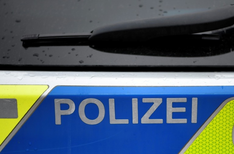 Tödlicher Unfall in Nordrhein-Westfalen: Mann zwischen Lastwagen eingeklemmt