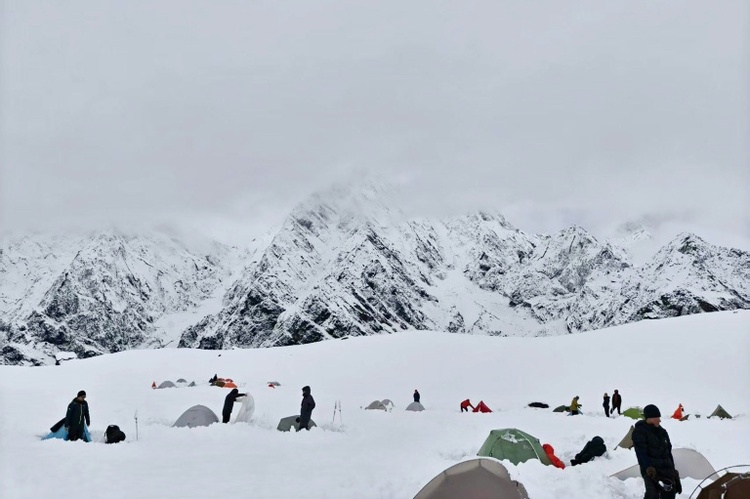 Rettungsaktion am Mount Everest: Alle eingeschneiten Wanderer gerettet