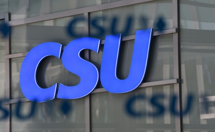 Festnahme nach Brandstiftung an Parteibüros von CSU und AfD