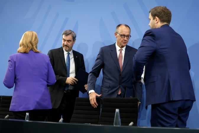 Debatte um sogenanntes Verbrenner-Aus: Bundesregierung berät mit Autoindustrie