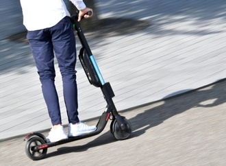 Unfälle mit E-Scootern: Forscher fordern größere Räder und Führerscheinpflicht