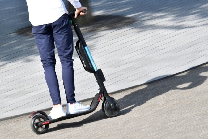Unfälle mit E-Scootern: Forscher fordern größere Räder und Führerscheinpflicht