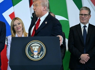 ''Sie ist eine schöne junge Frau'': Trump lobt Meloni bei Gaza-Gipfel für ihr Äußeres