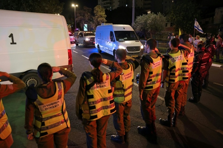 Leiche von Deutsch-Israeli und zwei weiteren Hamas-Geiseln nach Übergabe an Israel identifiziert