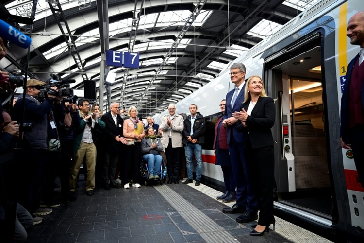 Neuer ICE-Zug mit stufenlosem Einstieg vorgestellt