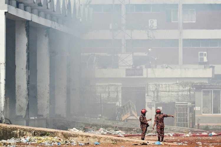 Brand zerstört Frachtkomplex des größten Flughafens von Bangladesch