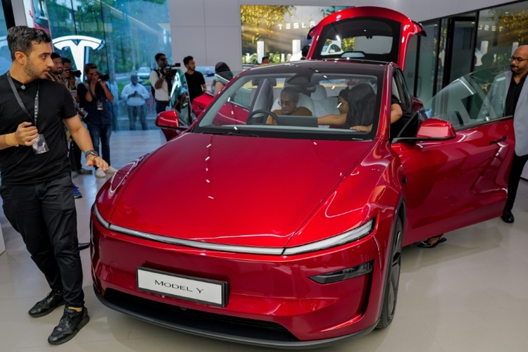 Importzölle und Ausgaben für KI: Teslas Gewinn im dritten Quartal gesunken