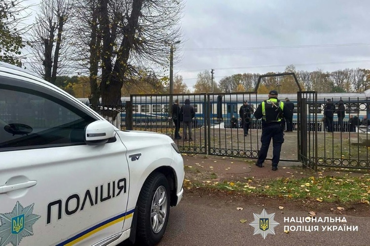Drei Tote bei mutmaßlichem Anschlag an Bahnhof im Norden der Ukraine