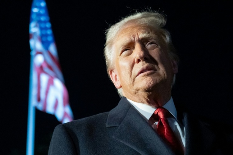 US-Präsident bricht auf zu Asien-Reise - Trump: Würde gerne Nordkoreas Machthaber Kim treffen