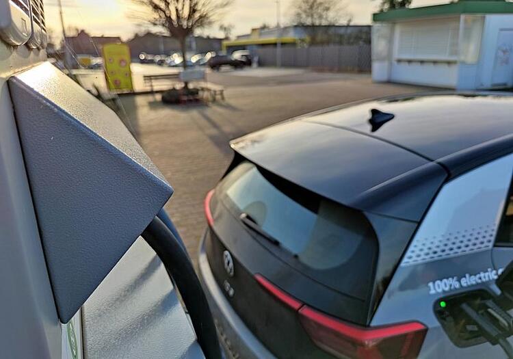 VDA-Präsidentin Müller wirbt für Ladepficht bei Hybridautos