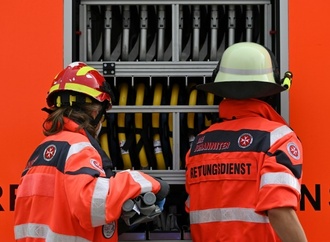 Vier Verletzte bei Großbrand auf Tankstellengelände in Castrop-Rauxel
