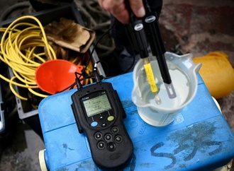 Unbekannte färben Wildbach in Oberbayern über hunderte Meter neongrün