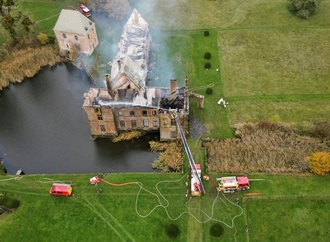 Brand zerstört historisches Kloster in Nordfrankreich