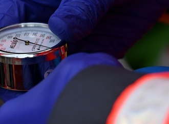 Dresden: Mann bleibt zwischen Zaunspitzen stecken und verliert Bewusstsein