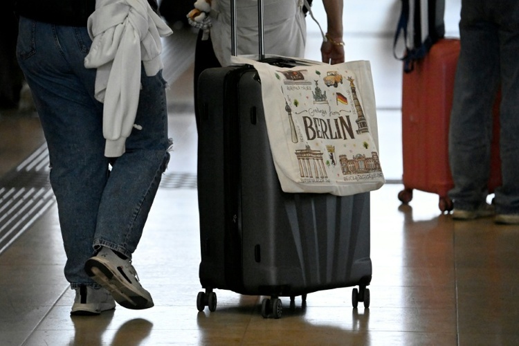 Start der Herbstferien beschert Flughafen BER Allzeitrekord