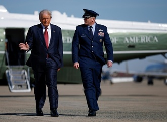 Verdächtiges Paket auf Trumps Flugplatz: Sieben Menschen im Krankenhaus behandelt