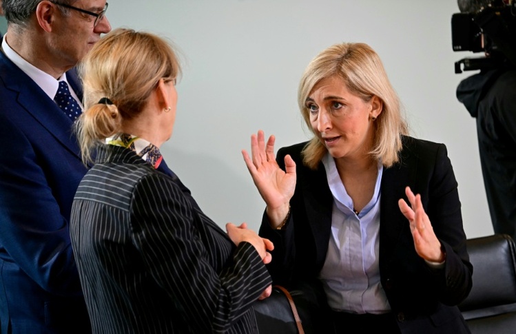 Warken setzt Zusatzbeitrag bei 2,9 Prozent fest - Kassen warnen höhere Kosten