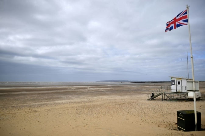 Plastikpellets verschmutzen in Massen Strände in England