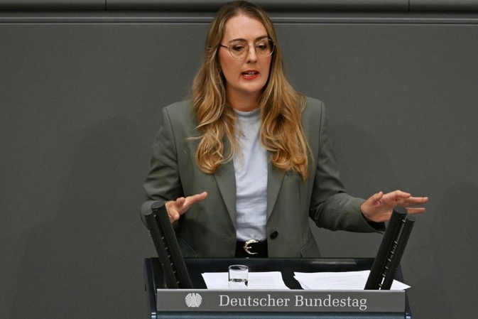 Dröge zu Flugsteuer-Senkung: Koalition hat sich ''vom Alltag der Leute entfernt''