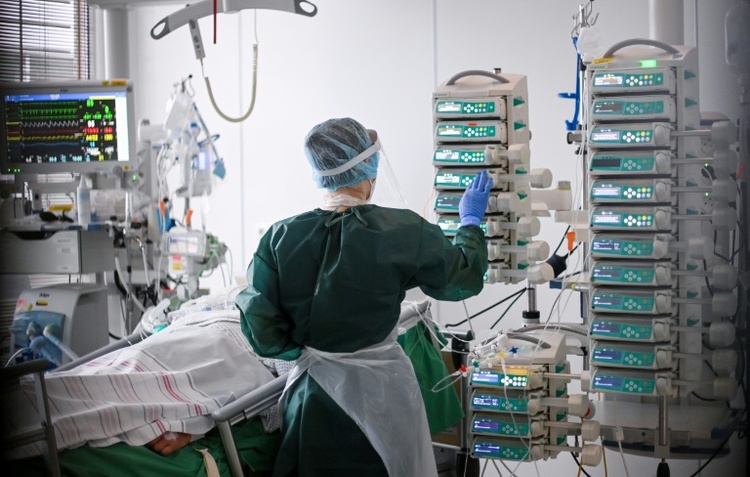 Jede dritte Frau fühlt sich im Job durch Wechseljahre beeinträchtigt