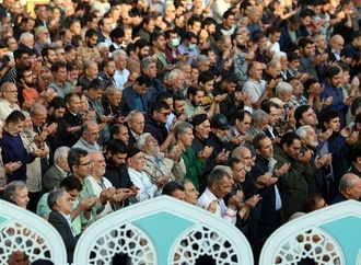 Iraner beten wegen anhaltender Dürre gemeinsam für Regen