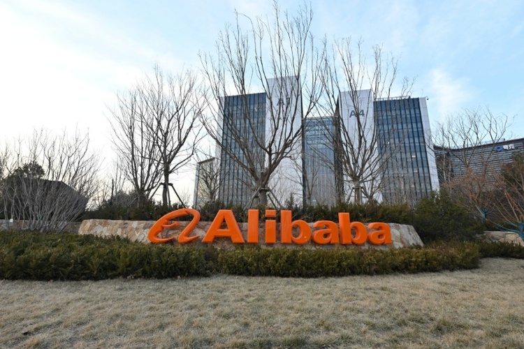 Online-Händler Alibaba weist Bericht über Hilfe für Chinas Armee gegen USA zurück