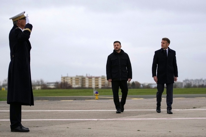 ''Historisches'' Rüstungsabkommen geplant: Selenskyj zu Besuch in Frankreich eingetroffen