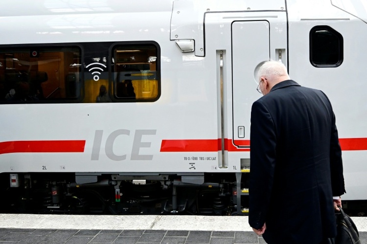 Medienbericht: Deutsche Bahn bremst weiterhin Konkurrenz bei Navigator-App aus