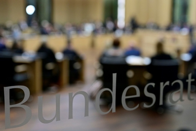 Bundesrat befasst sich mit Sicherheitsgesetzen und Deutschlandticket