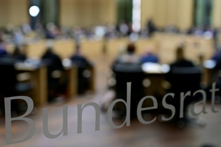 Bundesrat befasst sich mit Sicherheitsgesetzen und Deutschlandticket