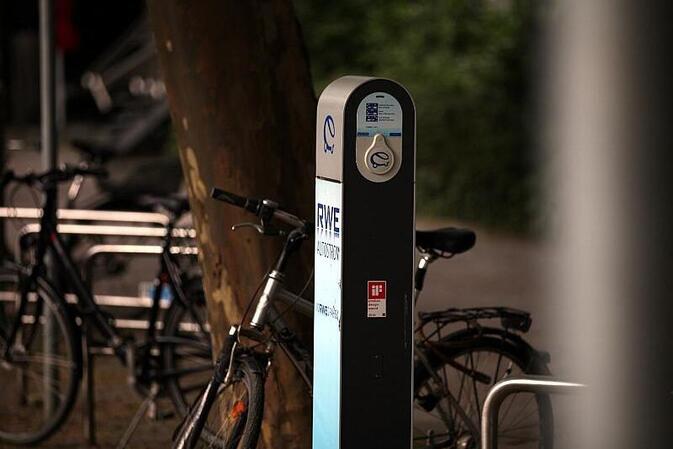 ADAC und Verbraucherzentralen kritisieren E-Ladesäulen-Plan