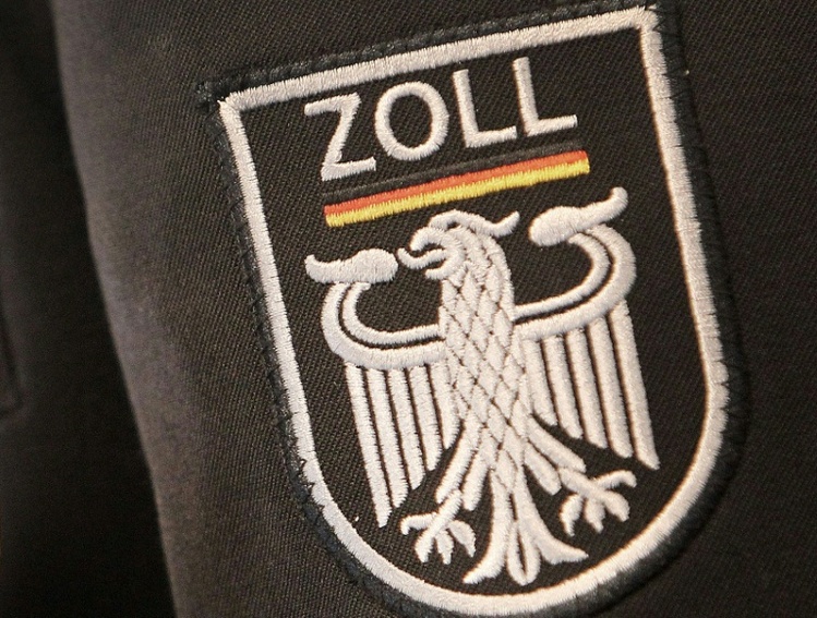 Münchner Flughafen: Zoll stoppt Reisende mit Singvögeln