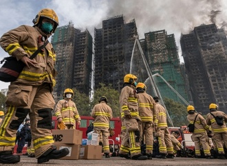Großbrand in Hongkong: Mindestens 83 Todesopfer bestätigt - Bambusgerüste im Visier