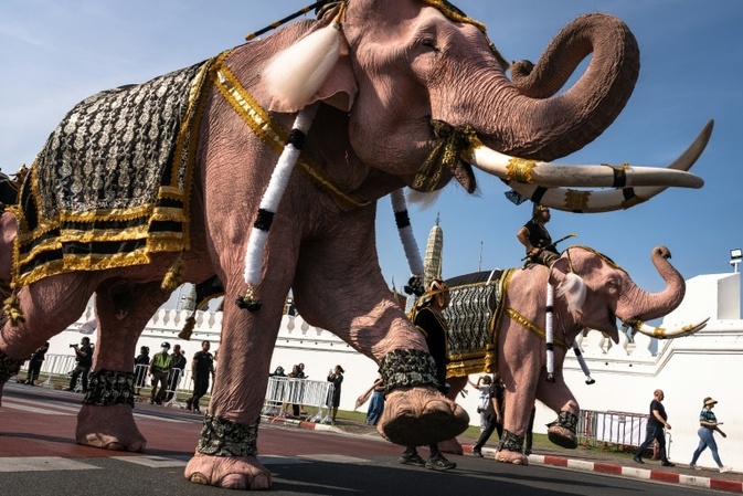Elefantenparade in Bangkok für verstorbene frühere Königin Sirikit