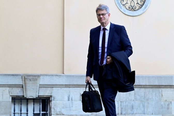 Verkehrsminister Schnieder erteilt Baufreigabe für 23 Straßenprojekte