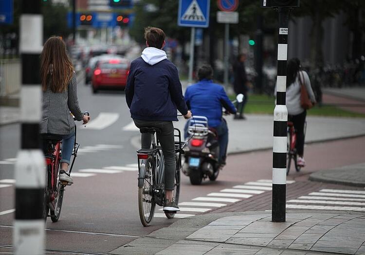ADAC will verpflichtende Türwarnsysteme gegen 