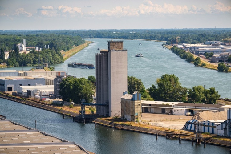 Nach 40 Kilometer langer Irrfahrt: 82-jähriger Autofahrer ertrinkt in Rhein