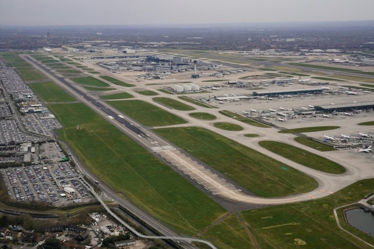 Kofferraub am Flughafen London-Heathrow: Mehr als 20 Verletzte und Verkehrschaos