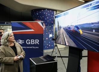 ''Nicht nur eine Lackierung'': Britische Regierung verpasst Zügen Union-Jack-Design