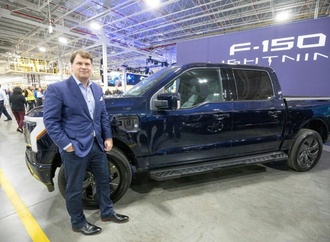 US-Autobauer Ford will weniger E-Autos bauen und schreibt 19,5 Milliarden Dollar ab