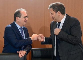 Dobrindt will ''überwiegenden Teil'' von Afghanen mit Zusage nach Deutschland holen