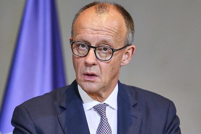 Merz begrüßt Abkehr von Verbrenner-Ausstieg